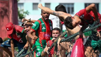 Portuguesa Santista é campeã da A3 e torcida derruba alambrado; veja