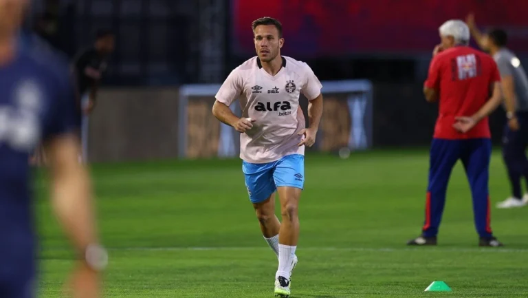 Arthur pode deixar o Grêmio? Entenda situação com a Juventus
