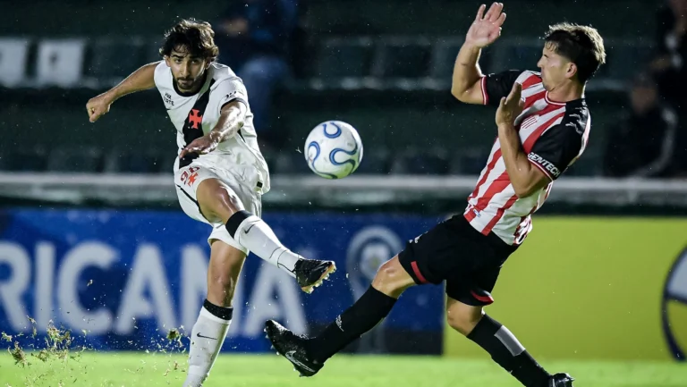 “Expressinho” do Vasco empata com Barracas Central pela Sul-Americana
