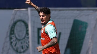 Palmeiras recebe o Athletico-PR para aumentar vantagem na liderança