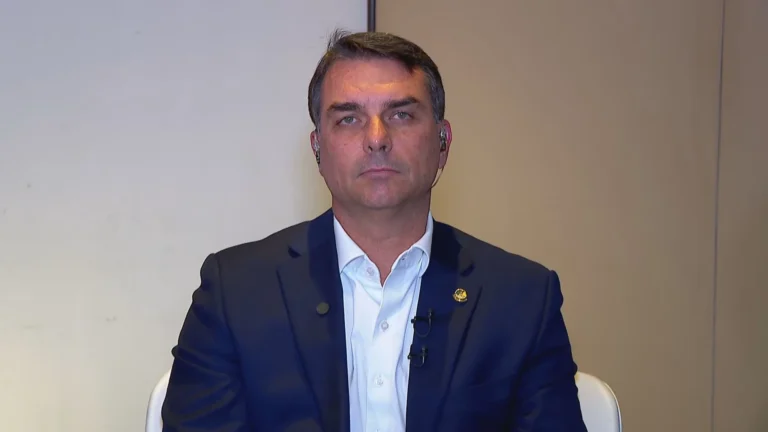 AP Exata: Flávio reage nas redes, mas crise do Master persiste