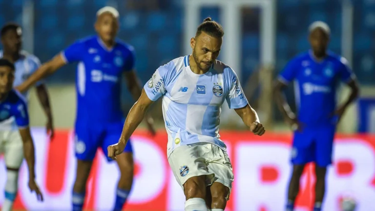 Braithwaite brilha, Grêmio domina Confiança e avança na Copa do Brasil