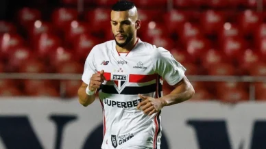 São Paulo anuncia rescisão de contrato com zagueiro Dória