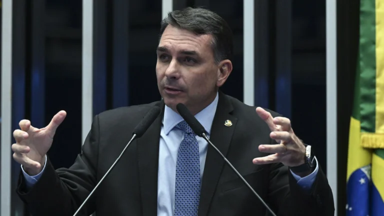 Faria Lima adota distância cautelar de Flávio com vazamento