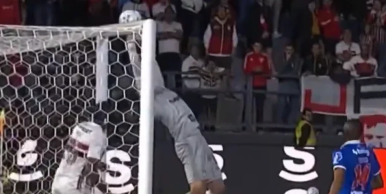 Rafael falha e “entrega” gol ao Bahia; veja lance