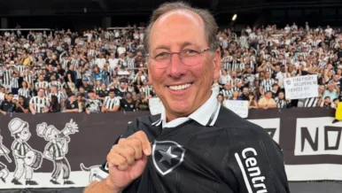 Botafogo convoca Assembleia exigida pela Justiça após afastamento de Textor