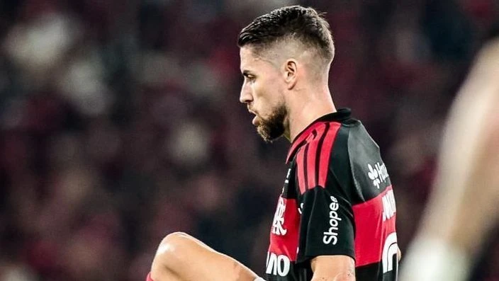 Flamengo confirma fratura de Jorginho; clube critica arbitragem