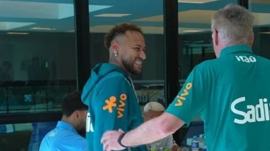 Neymar tem lesão muscular e médico confirma ausência em amistosos; entenda
