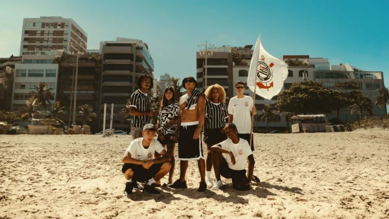 Corinthians lança uniformes inspirados na invasão de 1976; veja fotos