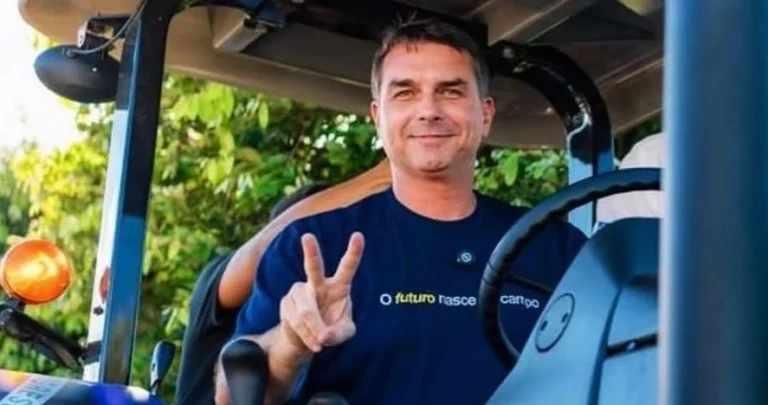PL oficializa Fischer e Oltramari na comunicação de Flávio Bolsonaro
