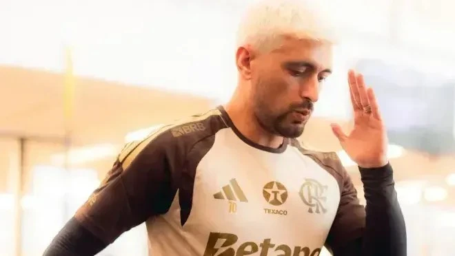 Arrascaeta tem alta do hospital e inicia recuperação de olho na Copa