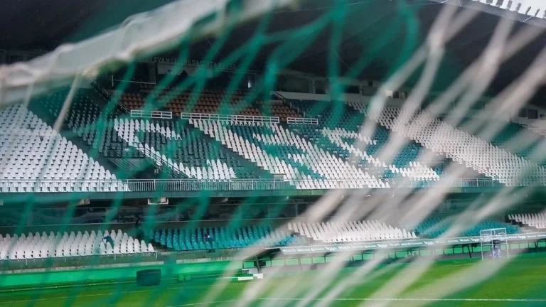 Coritiba x Internacional: horário e onde assistir ao jogo do Brasileirão