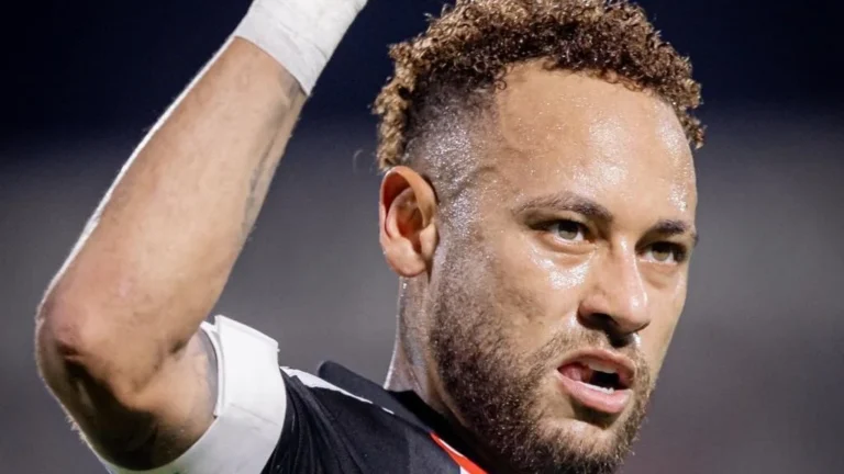 Após pedir convocação de Neymar, atacante perde vaga para jogador do Santos