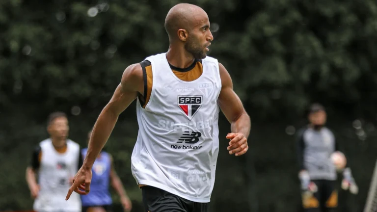 Lucas Moura passa por cirurgia e São Paulo atualiza quadro do meia