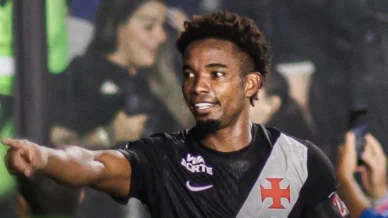 Vasco bate Athletico-PR e volta a vencer no Brasileirão