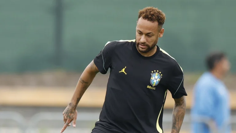 Fora do jogo contra Haiti, Neymar publica foto de tatuagem: “Tudo passa”