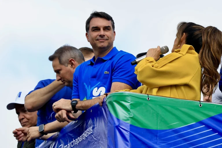 Quaest: Entorno de Flávio avalia que ele “sobreviveu” ao caso Dark Horse