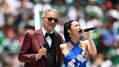 Cantor que se apresentou na abertura da Copa ficou cego em jogo de futebol