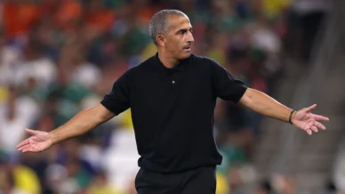Jornalista crava demissão de técnico da Tunísia após goleada na Copa