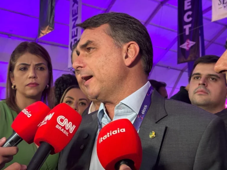 Flávio nega ter pedido dinheiro a Vorcaro e diz que Zema se precipitou