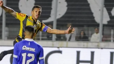 Em meio a Copa, gol bizarro no Brasileirão Série B viraliza; veja