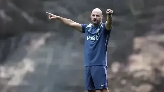 Vasco sonda Franclim Carvalho, técnico do Botafogo