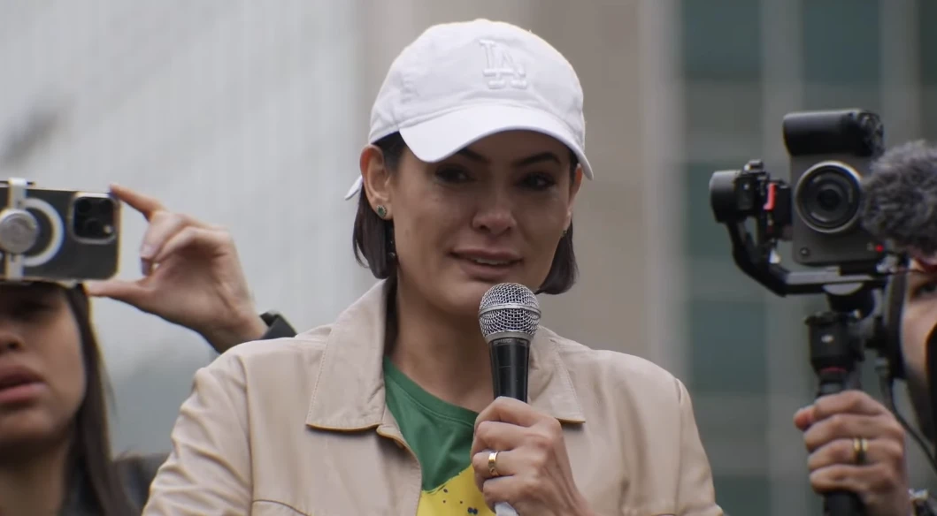 Michelle afirma que apoiará campanha de Flávio no 