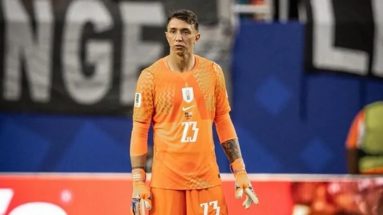 Muslera erra em gol da Espanha e falha nos três jogos do Uruguai na Copa