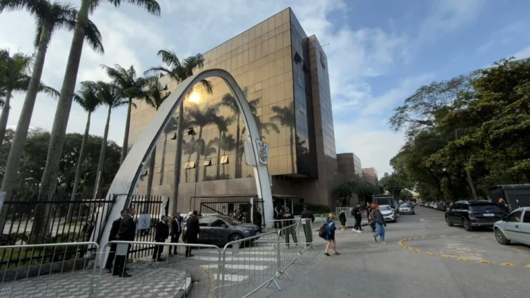 Corinthians tem mais três conselheiros expulsos do quadro de sócios