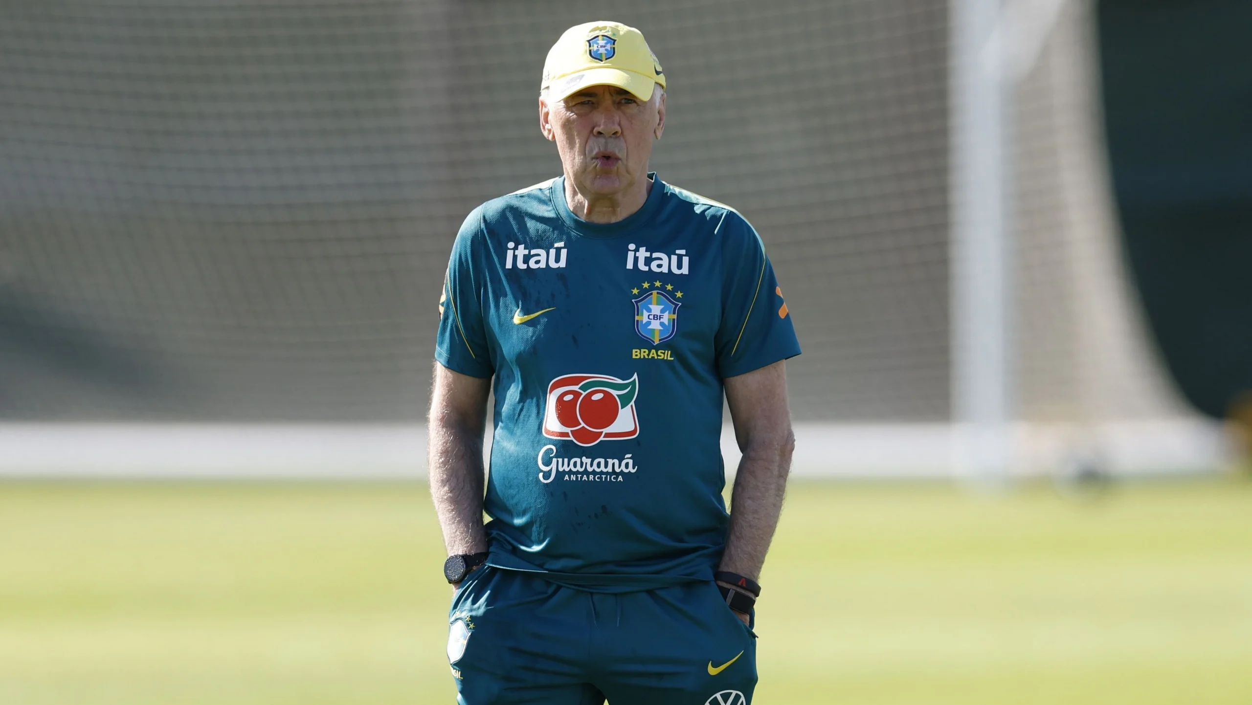 Ancelotti indica trio do Flamengo titular na estreia do Brasil na Copa
