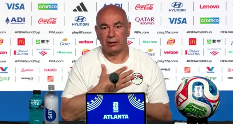 Por que técnico do Egito discutiu com torcedor que usava bandeira de Israel