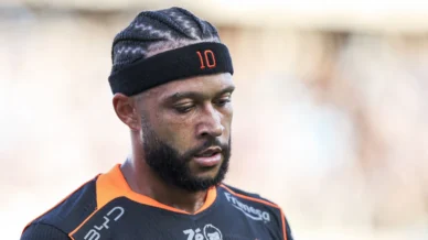 Com futuro incerto no Corinthians, Memphis registra treino e manda recado