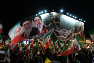 Quem estará presente no funeral do aiatolá Ali Khamenei?