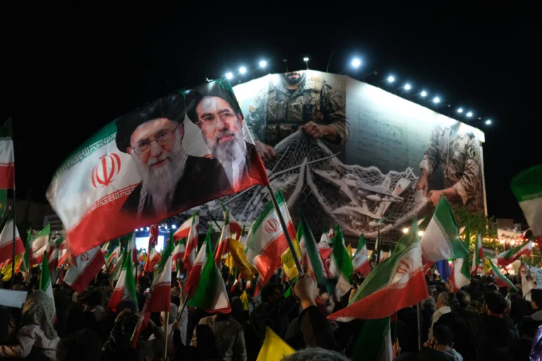 Quem estará presente no funeral do aiatolá Ali Khamenei?