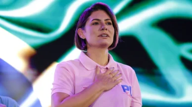 Michelle grava vídeo em resposta a pedido de desculpas de Flávio