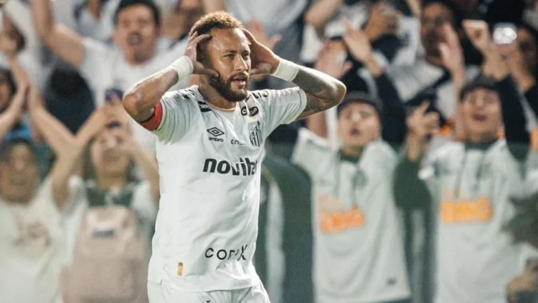 Neymar nega atrito com jovens do Santos e chama reportagem de “mentira”