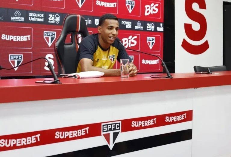 Victor Sá se emociona em apresentação e revela ser torcedor do São Paulo