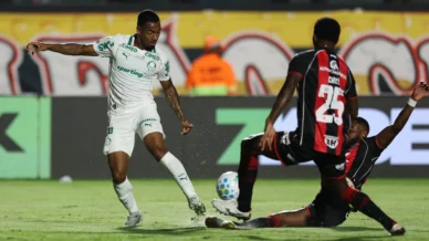 Presidente do Vitória detona arbitragem e diz que Cacá levou cinco pontos