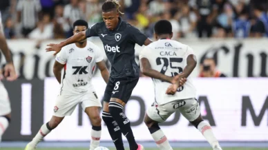Danilo entra em campo pelo Botafogo e não vai mais para o Palmeiras