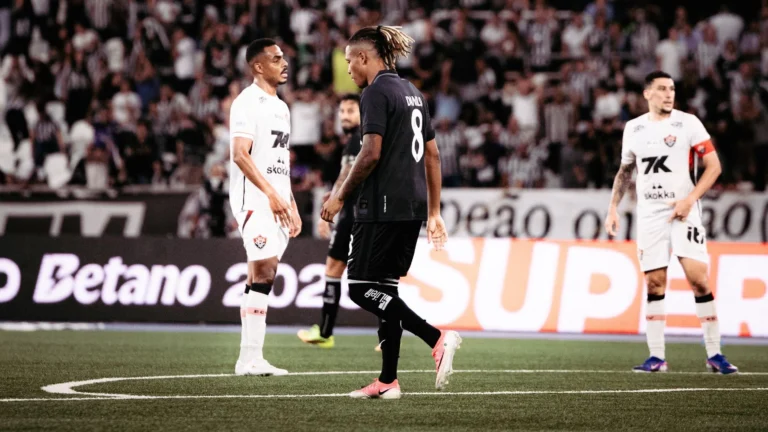 Após “fico”, Danilo sobe o tom e pede para Botafogo não vendê-lo ao Zenit