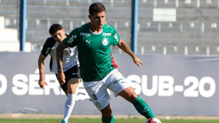 VÍDEO: Palmeiras faz golaço do meio de campo contra o Corinthians no Sub-20