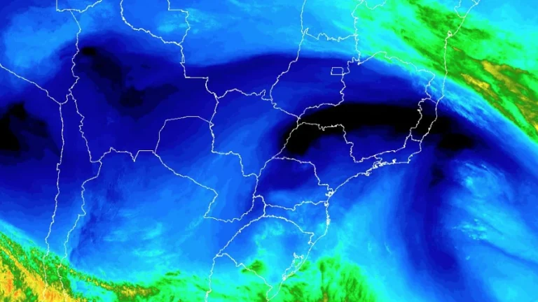 Frio, geada e temporais: avanço de frente fria muda o tempo no Centro-Sul