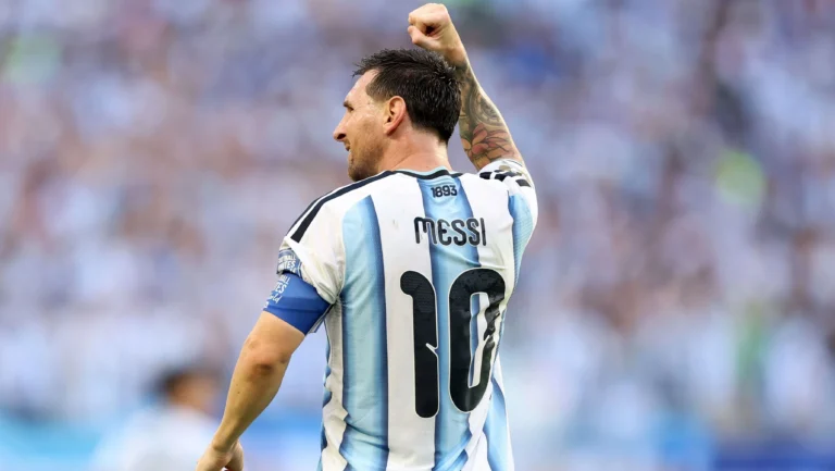Scaloni diz que Messi será o melhor enquanto quiser jogar: “É uma máquina”