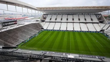 Corinthians vê gramado da Arena 