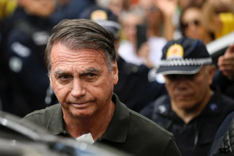 Aliados de Bolsonaro criticam proibição de visitas por Moraes
