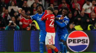 Benfica x Flamengo: torcida vaia jogador que cometeu racismo contra Vini Jr
