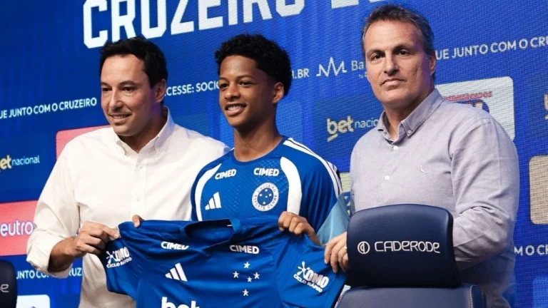 Zé Lucas projeta conquistas no Cruzeiro: “Ganhar a Libertadores”