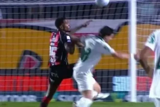 Vitória parabeniza STJD após denúncia contra Mauricio, do Palmeiras