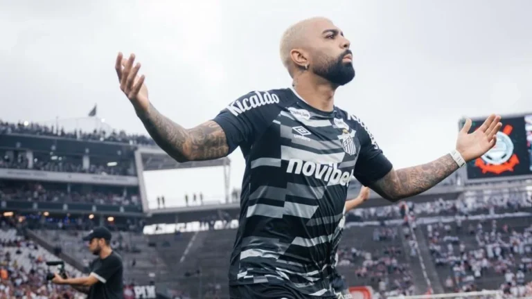 “Somos o Barcelona do Brasil”, diz Gabigol sobre estilo de jogo do Santos