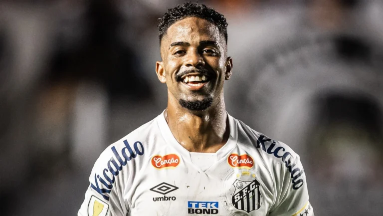 Quem é Hayner, lateral emprestado pelo Santos e alvo de operação policial